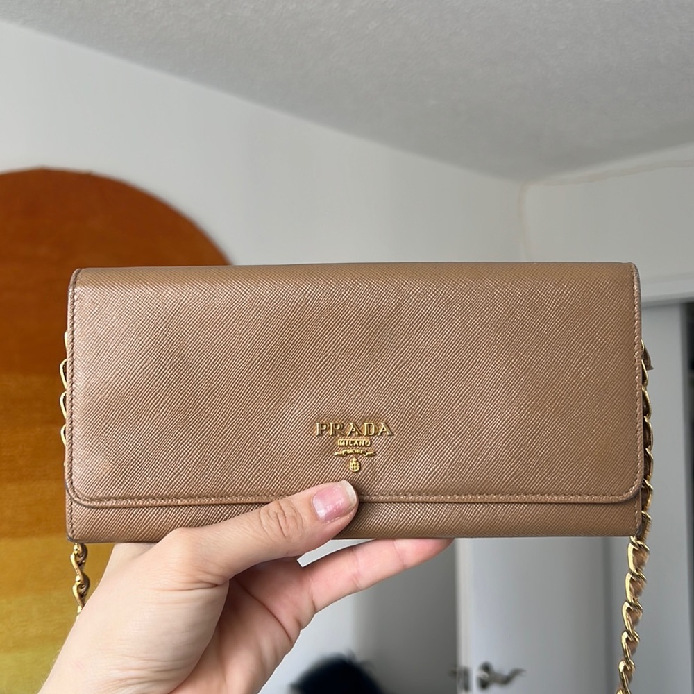 Fantastic condition 2 in 1 Prada wallet on chain